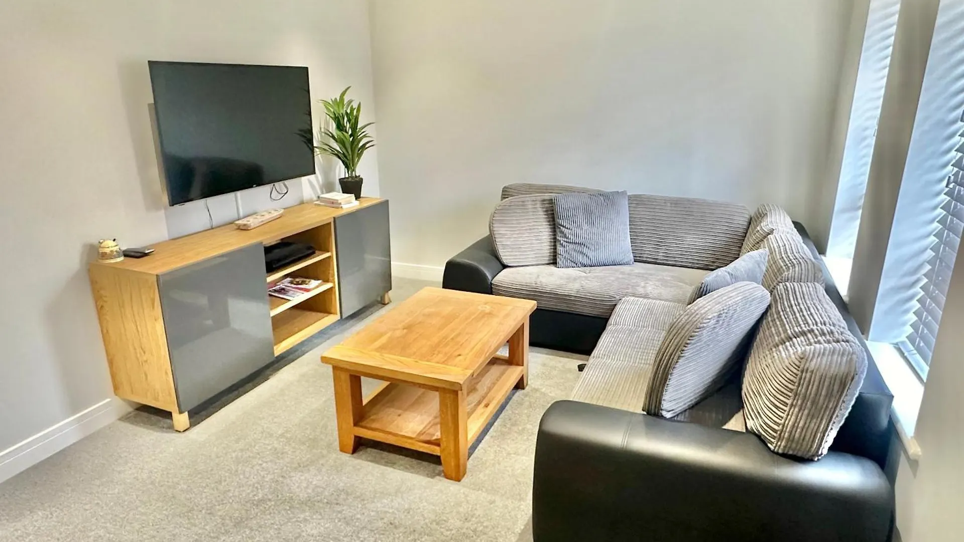Spacious Modern Bungalow With Garden, Hot Tub, Gas Bbq And Sky Sports! Bournemouth 0*,