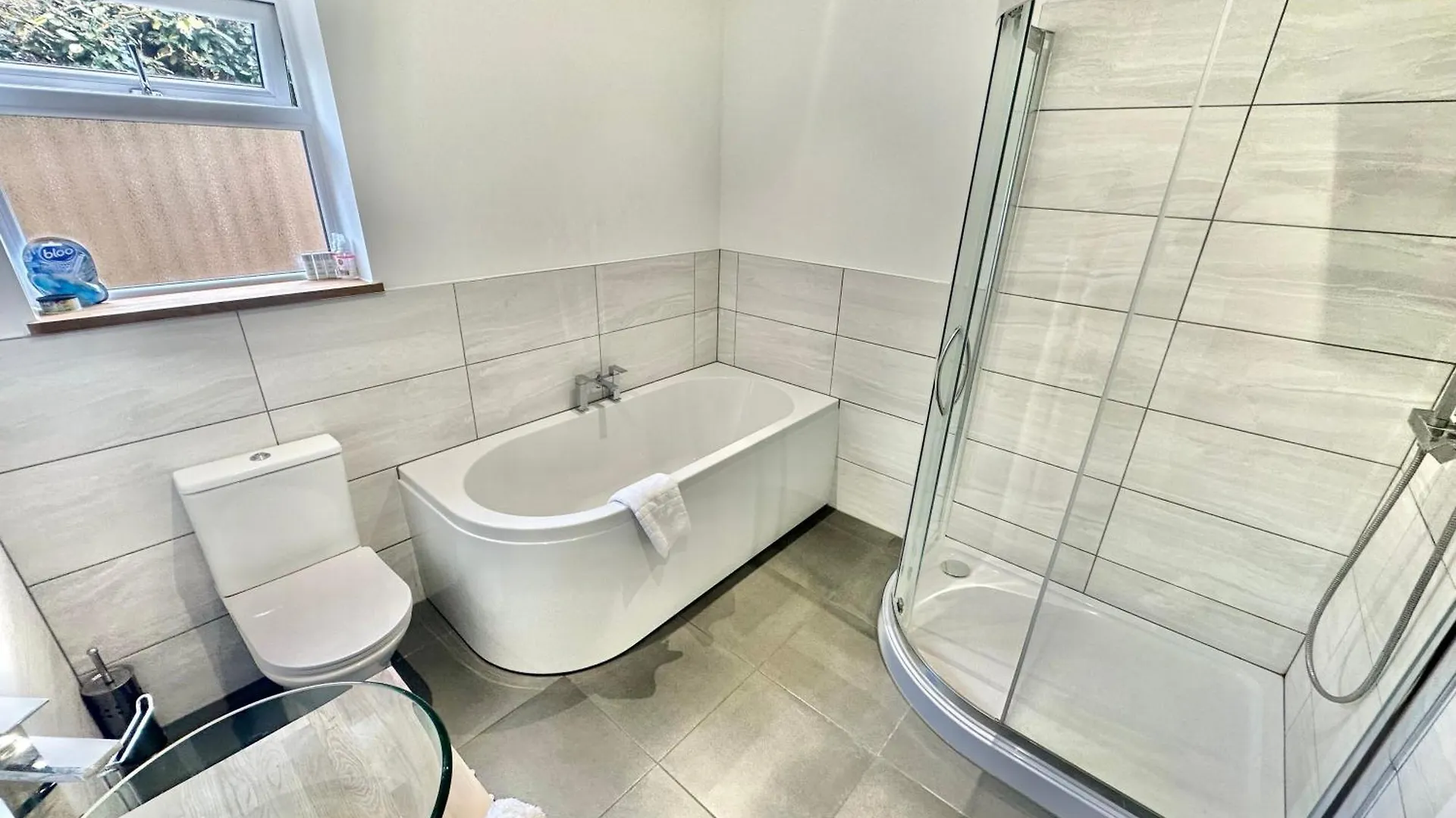 Spacious Modern Bungalow With Garden, Hot Tub, Gas Bbq And Sky Sports! Bournemouth 0*,