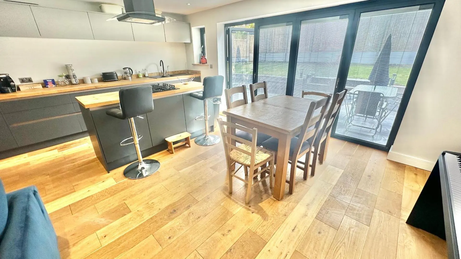 Spacious Modern Bungalow With Garden, Hot Tub, Gas Bbq And Sky Sports! Bournemouth Holiday home