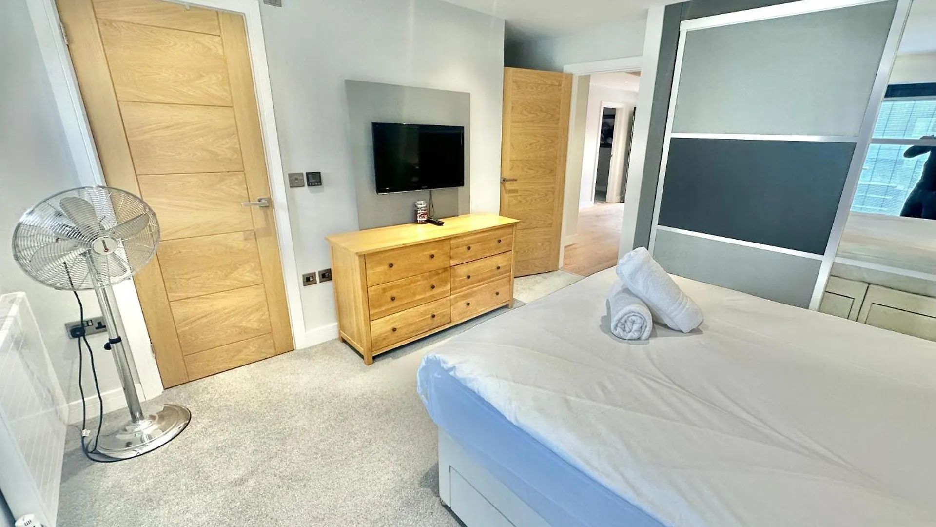 Holiday home Spacious Modern Bungalow With Garden, Hot Tub, Gas Bbq And Sky Sports! Bournemouth