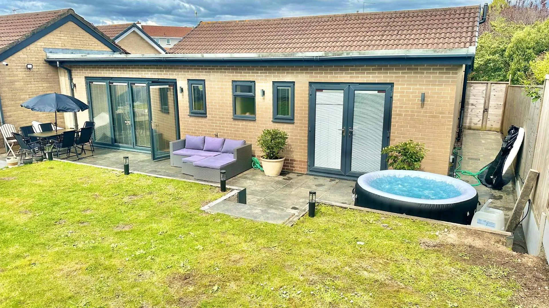 Spacious Modern Bungalow With Garden, Hot Tub, Gas Bbq And Sky Sports! Bournemouth United Kingdom