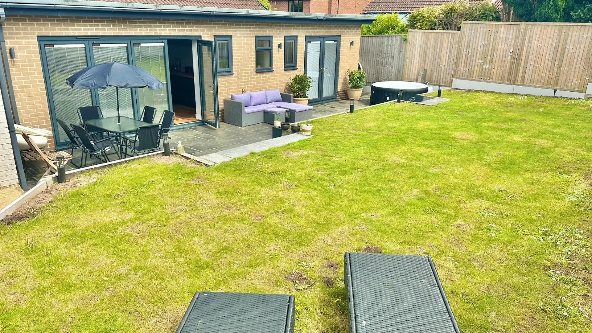 Spacious Modern Bungalow With Garden, Hot Tub, Gas Bbq And Sky Sports! Bournemouth 0*,  United Kingdom